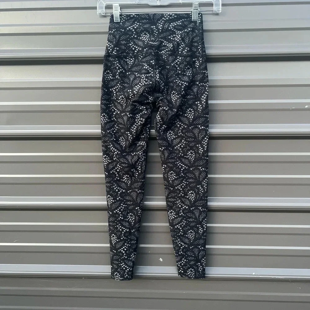 beyond Yoga Women's Cropped Leggings Size XS - Picture 2 of 8